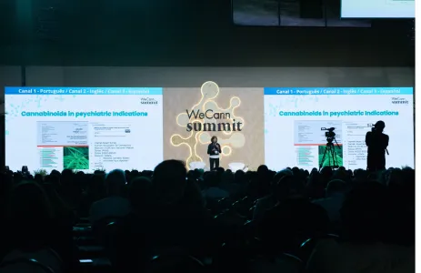 Palestra-no-palco-principal.webp
